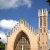 affiche Visite guidée et concert dans une église aux vitraux représentant l'entrée au ciel de Jeanne d'Arc - Journées du Patrimoine 2022